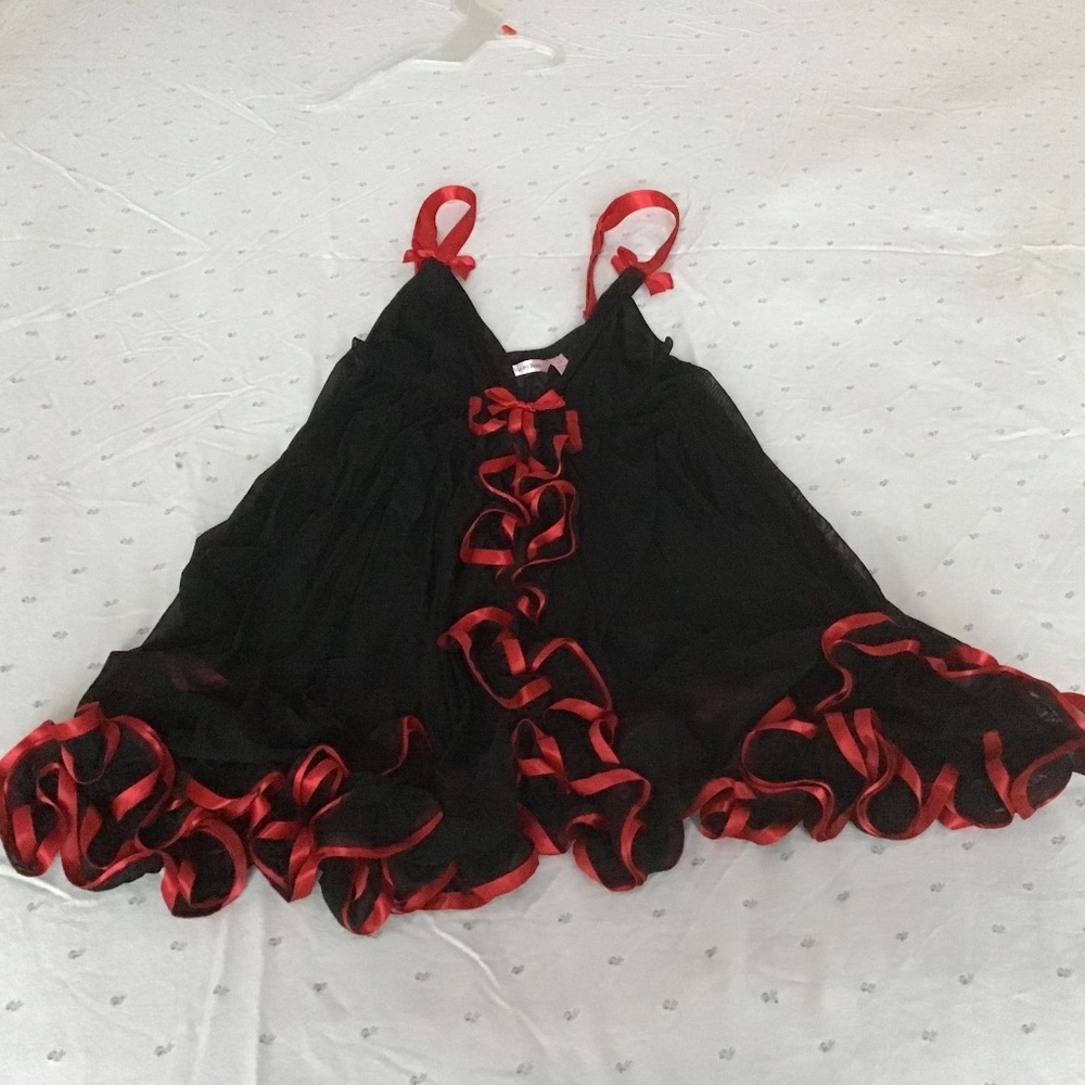 La vie en rose baby doll nighty Black with Red accents Small